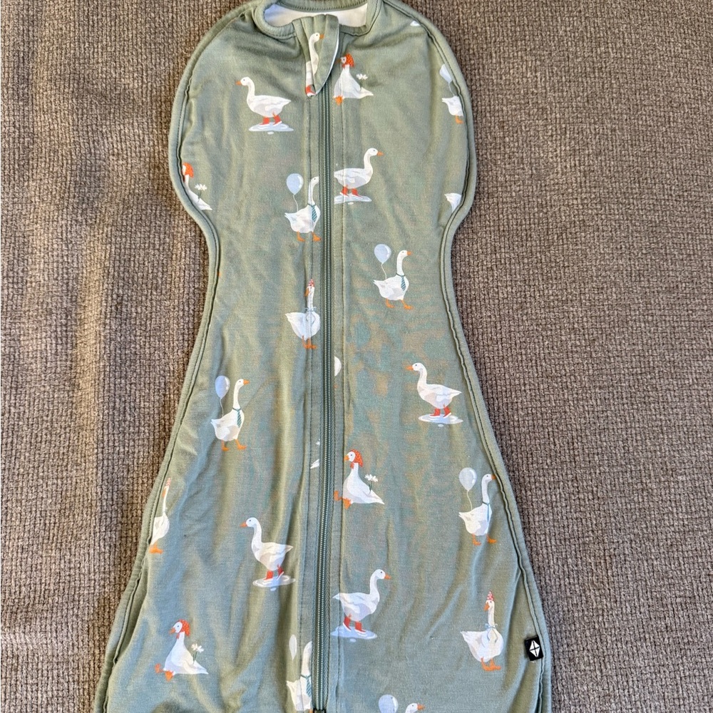 Kyte BABY Swaddle bag in silly goose size NB